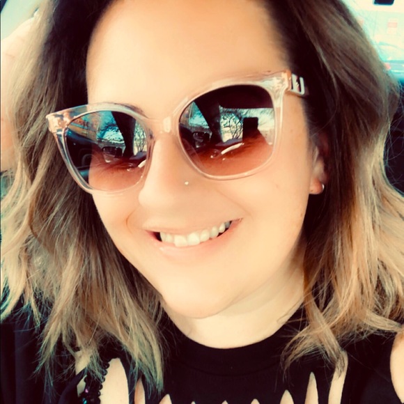 Meet your Posher, Jessica - Picture 1 of 1